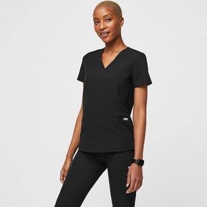 FIGS Women’s Three Pocket Scrub Top